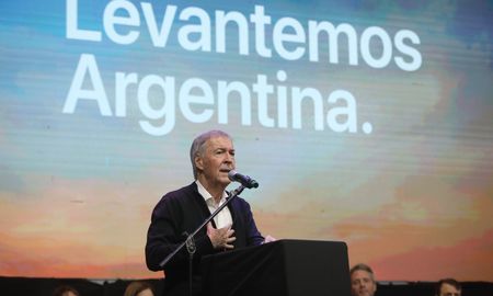Juan Schiaretti se diferenció de Javier Milei respecto de las inversiones estatales en ciencia y tecnología. Juan Schiaretti se diferenció de Javier Milei respecto de las inversiones estatales en ciencia y tecnología.