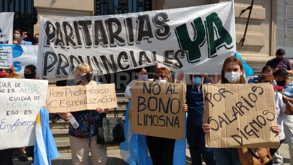 Paritarias En Santa Fe: Multitudinaria Marcha De Trabajadores De ...