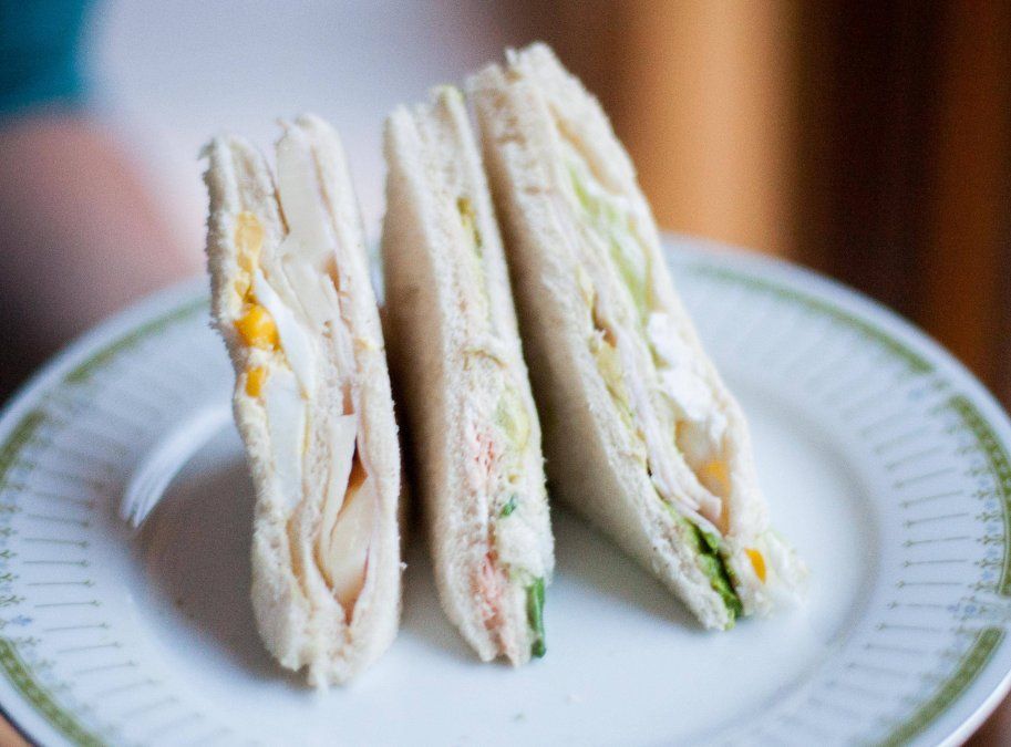 Pollo, lechuga y salsa rosa o golf