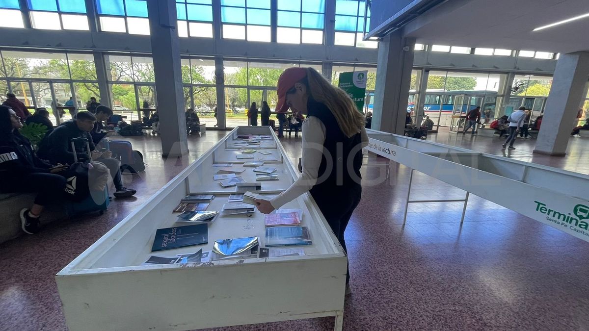 Se trata de una original iniciativa en la que las personas que emprendan un viaje podrán llevarse un libro para disfrutar de la lectura.