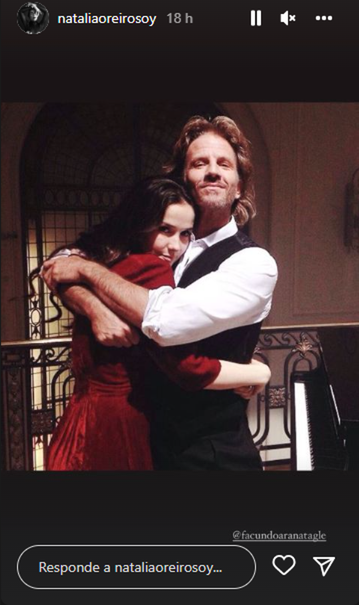 Natalia Oreiro publicó una foto abrazada con Facundo Arana.