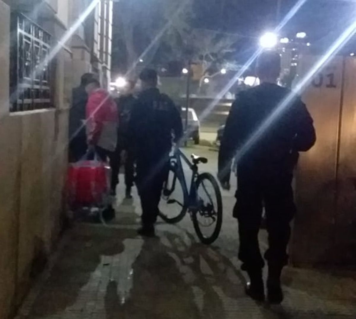 Un repartidor corrió y atrapó al ladrón que le quitó la bici.