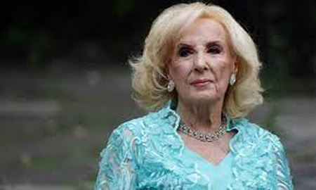 Grabaron a Mirtha Legrand en secreto y expusieron lo que hace mientras espera para grabar su programa Grabaron a Mirtha Legrand en secreto y expusieron lo que hace mientras espera para grabar su programa