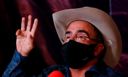Mariana González, la novia del cantante ya no quiere hablar más del paradero de Vicente Fernández Jr., el hijo del Charro de Huentitán. Mariana González, la novia del cantante ya no quiere hablar más del paradero de Vicente Fernández Jr., el hijo del Charro de Huentitán.