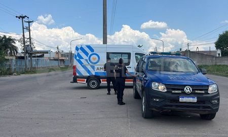 Un auto y una moto chocaron en Avenida Aristóbulo del Valle, durante la siesta de este martes. Un auto y una moto chocaron en Avenida Aristóbulo del Valle, durante la siesta de este martes.