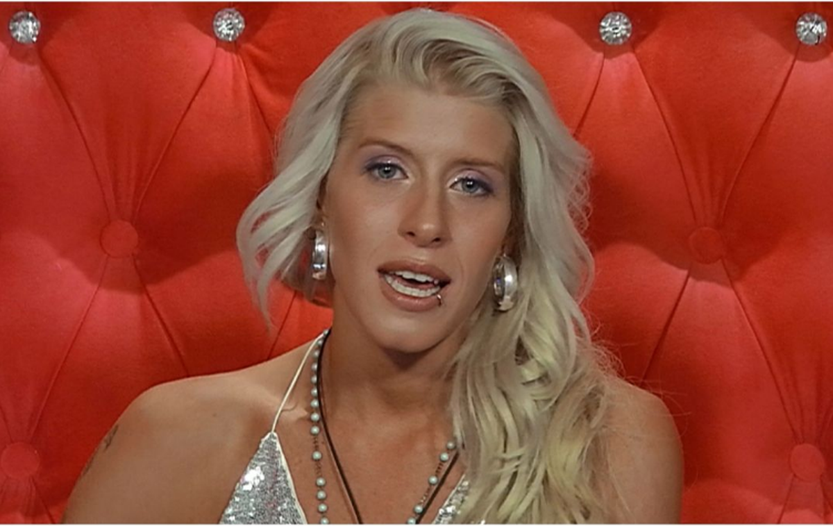 Camila de Gran Hermano confesó que rompió el aislamiento y la producción cortó la trasmisión inmediatamente.