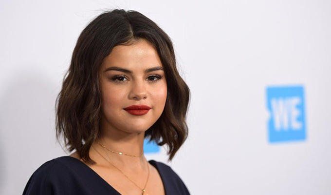 Selena Gomez disfrutando con amigas y fuera de rehabilitación