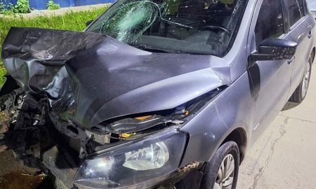 La ciudad de Capitán Bermúdez, en el departamento San Lorenzo, se vio conmocionada en la madrugada de este domingo por un trágico choque que se cobró la vida de dos mujeres jóvenes. La ciudad de Capitán Bermúdez, en el departamento San Lorenzo, se vio conmocionada en la madrugada de este domingo por un trágico choque que se cobró la vida de dos mujeres jóvenes.