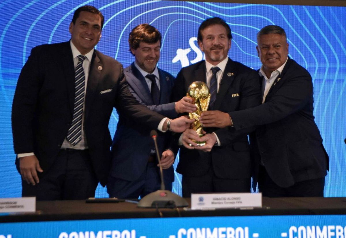 Robert Harrison, Ignacio Alonso, Alejandro Domínguez y Claudio Tapia en el anuncio de Conmebol del Mundial 2030. Robert Harrison, Ignacio Alonso, Alejandro Domínguez y Claudio Tapia en el anuncio de Conmebol del Mundial 2030.