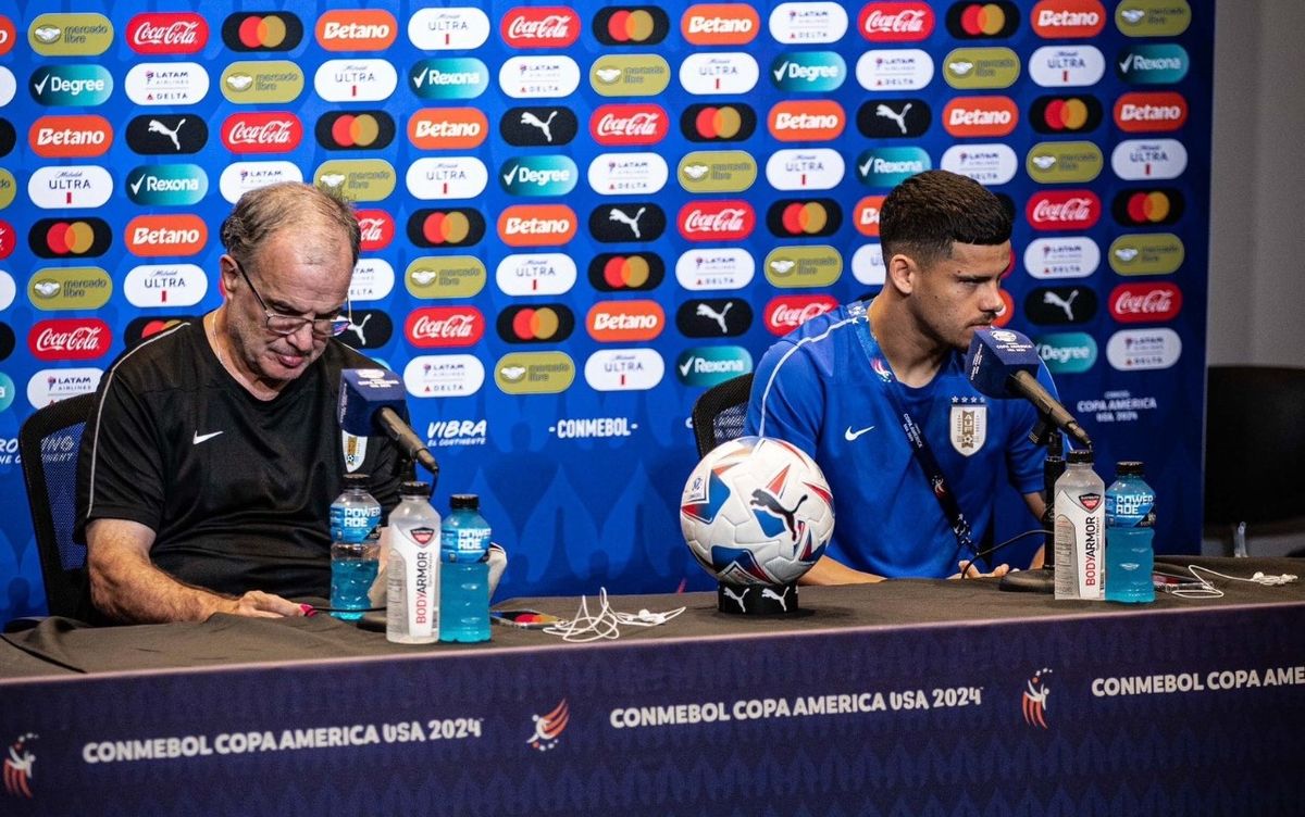 Marcelo Bielsa y Maximiliano Araújo hablaron con los medios en la previa del partido con Colombia, por semifinal de la Copa América.