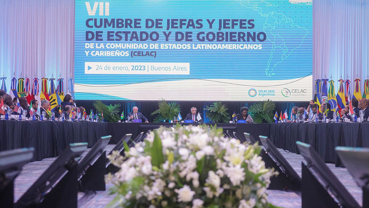 Fernández inauguró la Cumbre con un fuerte discurso contra la derecha, que la calificó como