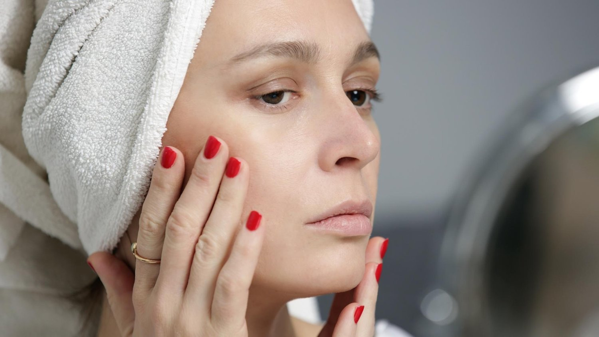 Decile adiós al maquillaje cuarteado: guía para una piel impecable