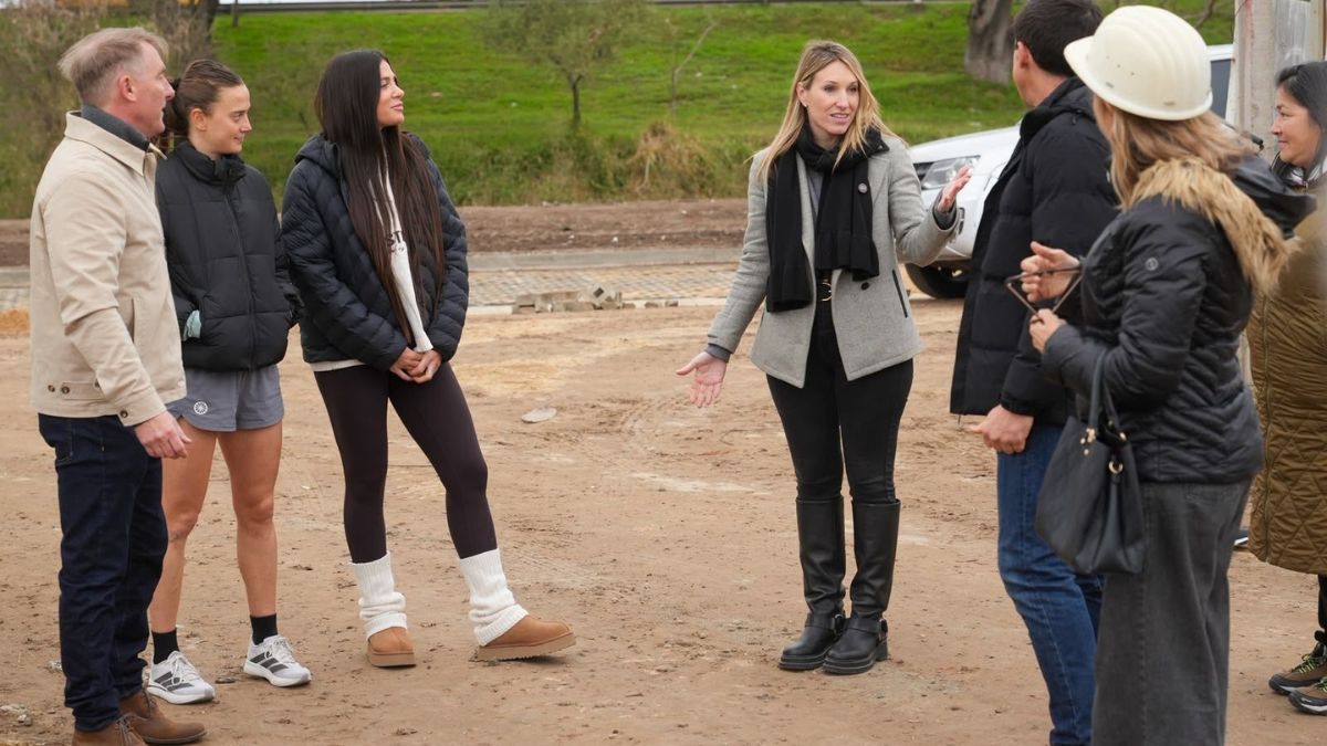 Agustina Albertario, exjugadora del seleccionado nacional de hockey, y Stefanía Antoniazzi, santafesina e integrante del combinado femenino, recorrieron las obras en la capital provincial. Agustina Albertario, exjugadora del seleccionado nacional de hockey, y Stefanía Antoniazzi, santafesina e integrante del combinado femenino, recorrieron las obras en la capital provincial.