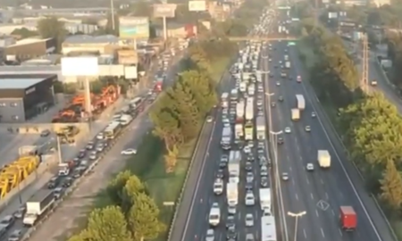 Choque y vuelco de un camión en Panamericana