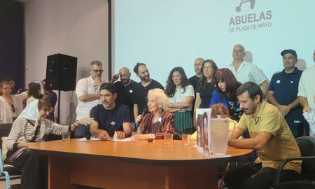 Abuelas dio una conferencia de prensa en el auditorio de la Casa por la Identidad del Espacio Memoria y Derechos Humanos en la ex-ESMA. Abuelas dio una conferencia de prensa en el auditorio de la Casa por la Identidad del Espacio Memoria y Derechos Humanos en la ex-ESMA.