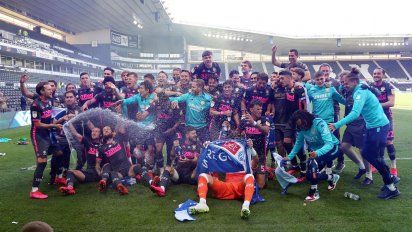 El Leeds de Bielsa derrotó 3-1 al Derby County y sigue de festejo tras el ascenso
