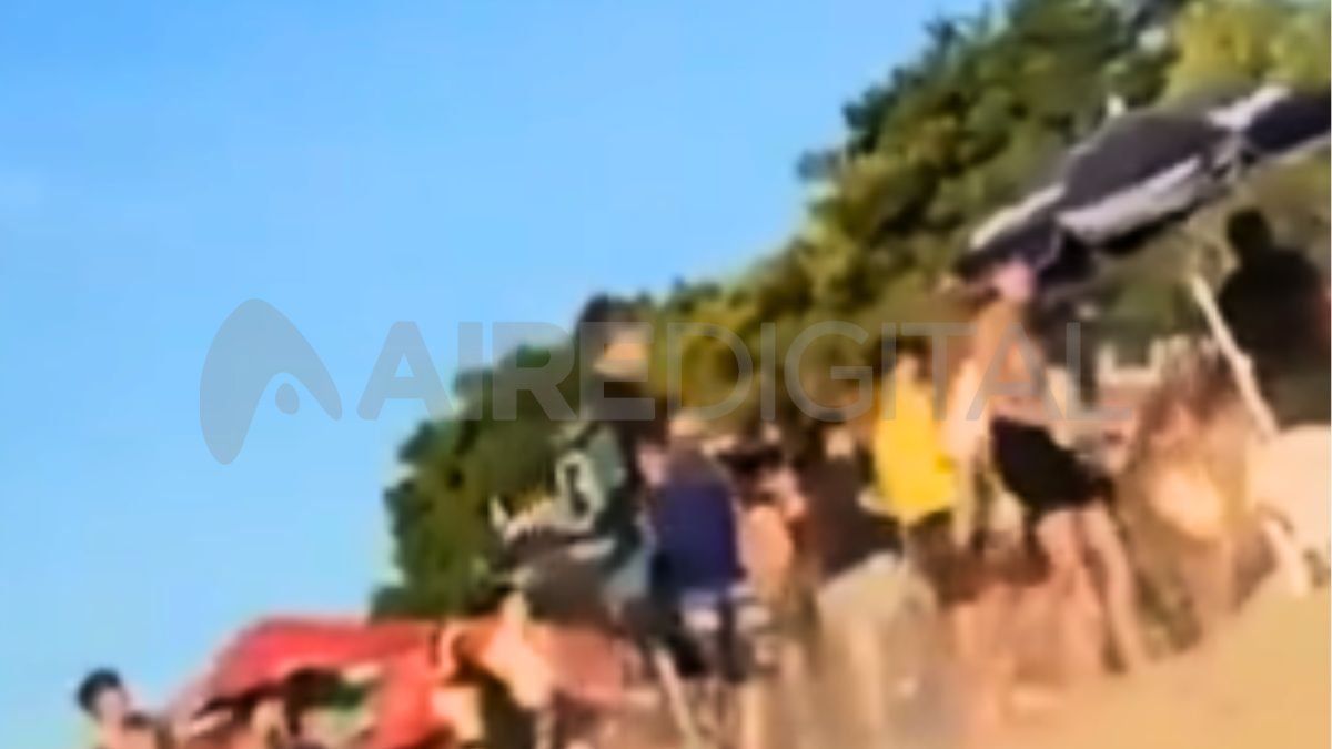 Batalla campal en la Costanera Este: el video impactante donde más de 10 jóvenes protagonizaron una violenta pelea