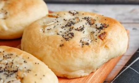 Pancitos express de cebolla: la receta de Jimena Monteverde, fácil, rápida y riquísima Pancitos express de cebolla: la receta de Jimena Monteverde, fácil, rápida y riquísima