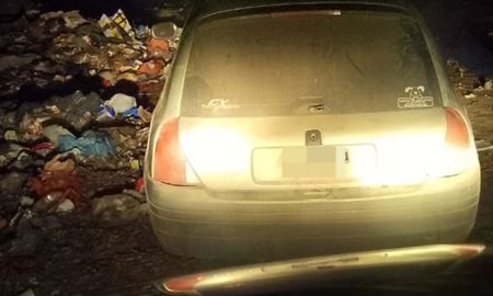 La Policía secuestró el auto robado y desarmado en Paraná. La Policía secuestró el auto robado y desarmado en Paraná.