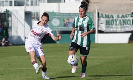 Tras el empate sin goles en la ida, el duelo entre Lanús y Camioneros definirá quién acompaña a Unión de Santa Fe en la máxima categoría del fútbol femenino. Tras el empate sin goles en la ida, el duelo entre Lanús y Camioneros definirá quién acompaña a Unión de Santa Fe en la máxima categoría del fútbol femenino.