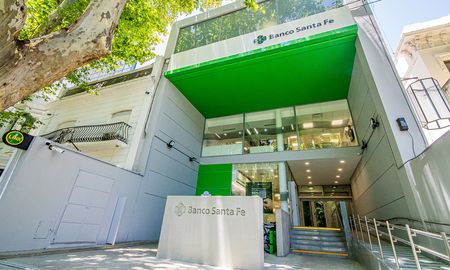 La nueva sucursal del Banco Santa Fe está ubicada en Boulevard Oroño 981 de la ciudad de Rosario. La nueva sucursal del Banco Santa Fe está ubicada en Boulevard Oroño 981 de la ciudad de Rosario.