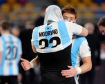 Argentina cayó 26-25 ante Qatar y quedó al borde de la eliminación del Mundial de Egipto 2021. Argentina cayó 26-25 ante Qatar y quedó al borde de la eliminación del Mundial de Egipto 2021.