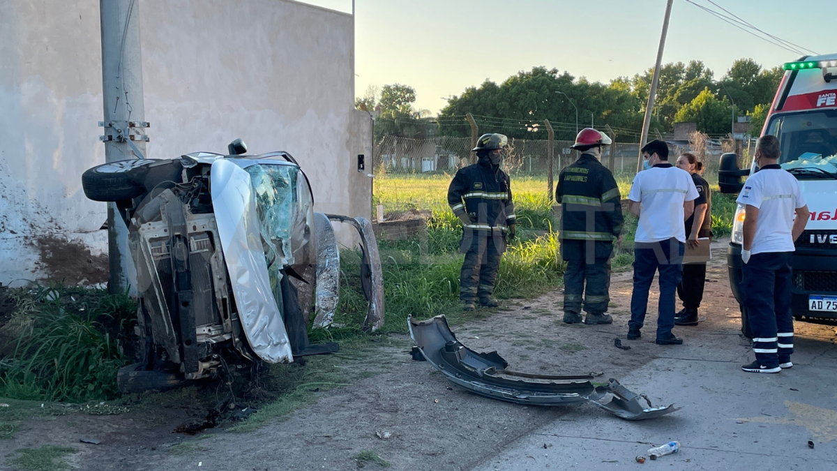 Accidente Fatal: Perdió El Control Del Auto, Volcó E Impactó Contra Una ...