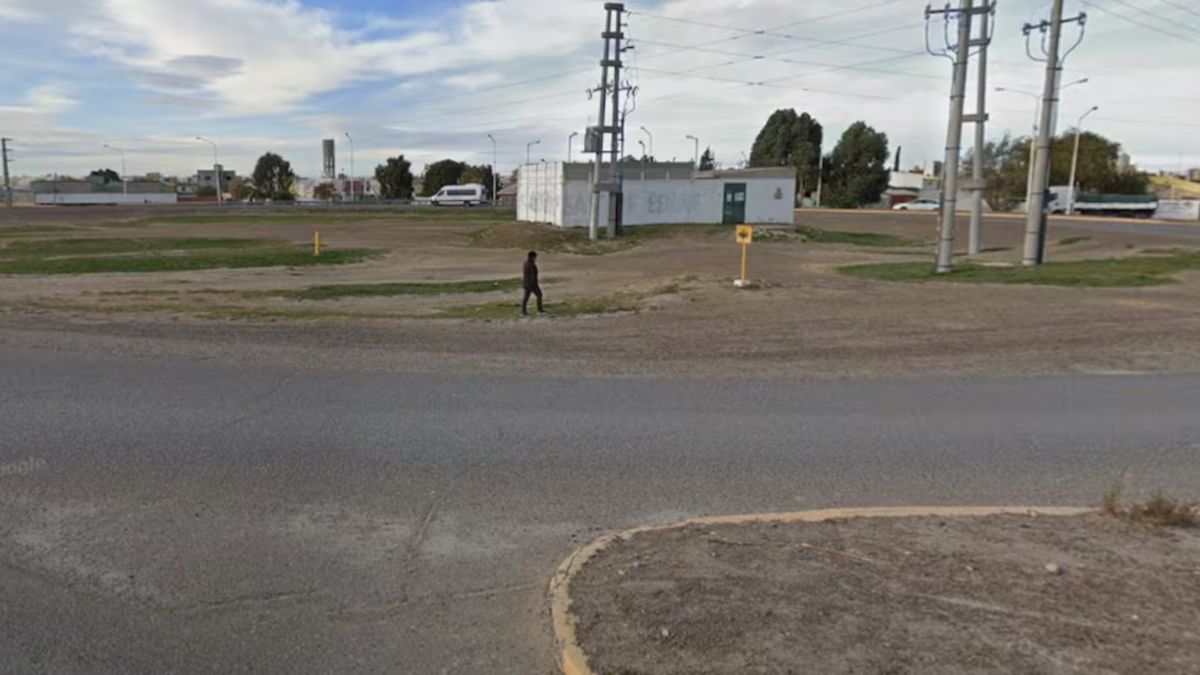 Tragedia en Puerto Madryn tras el vuelco fatal de una camioneta.
