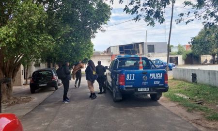 Nuevo homicidio en Rosario: asesinaron a balazos a un hombre en plena calle en la zona sudoeste . Nuevo homicidio en Rosario: asesinaron a balazos a un hombre en plena calle en la zona sudoeste .