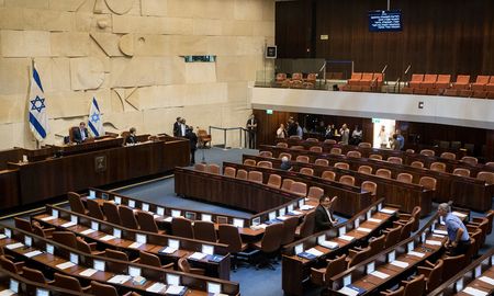 La discusión sobre el nuevo Gobierno de Israel llega al Parlamento este domingo. La discusión sobre el nuevo Gobierno de Israel llega al Parlamento este domingo.