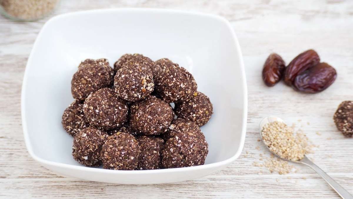 Una receta dulce, proteica y sin horno que se prepara en minutos con avena y cacao. Ideal para la merienda o el post-entreno. Una receta dulce, proteica y sin horno que se prepara en minutos con avena y cacao. Ideal para la merienda o el post-entreno.