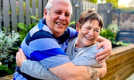 Los intercambiaron por error al nacer cuando eran bebés, pero luego se cruzaron 20 años después y se casaron Los intercambiaron por error al nacer cuando eran bebés, pero luego se cruzaron 20 años después y se casaron