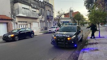 Un ladrón entró a dos casas, tomó de rehén a una mujer y fue detenido al escapar