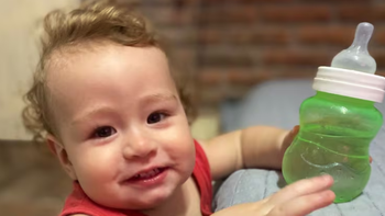 Un bebé de un año se atragantó con una uña postiza y murió.