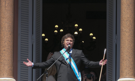 El ampuloso proyecto de “Ley de Bases” promocionado como el pilar fundacional para la construcción de una nueva etapa en la Argentina quedó reducido apenas a un tercio de lo que había sido en sus orígenes. El ampuloso proyecto de “Ley de Bases” promocionado como el pilar fundacional para la construcción de una nueva etapa en la Argentina quedó reducido apenas a un tercio de lo que había sido en sus orígenes.