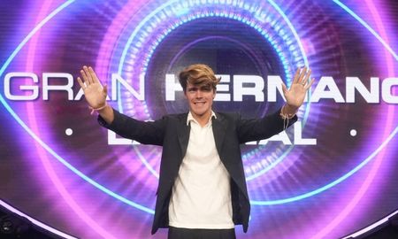 El tierno gesto de Marcos Ginocchio con el premio que ganó en Gran Hermano. El tierno gesto de Marcos Ginocchio con el premio que ganó en Gran Hermano.