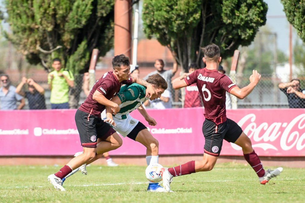 Jugador de reserva de Banfield sufre grave fractura en el clásico con Lanús