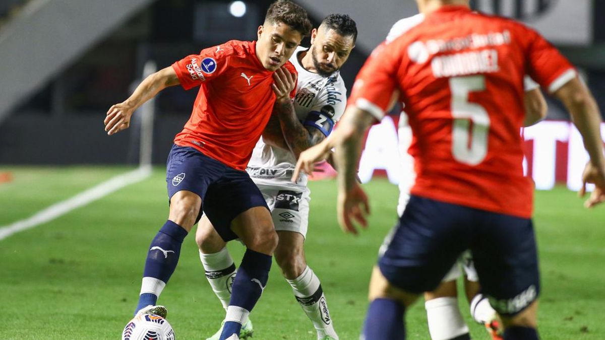 Andr&eacute;s Roa sufri&oacute; un desgarro de 11 mil&iacute;metros y se perder&aacute; el duelo ante Hurac&aacute;n, por el Torneo de la Liga Profesional.