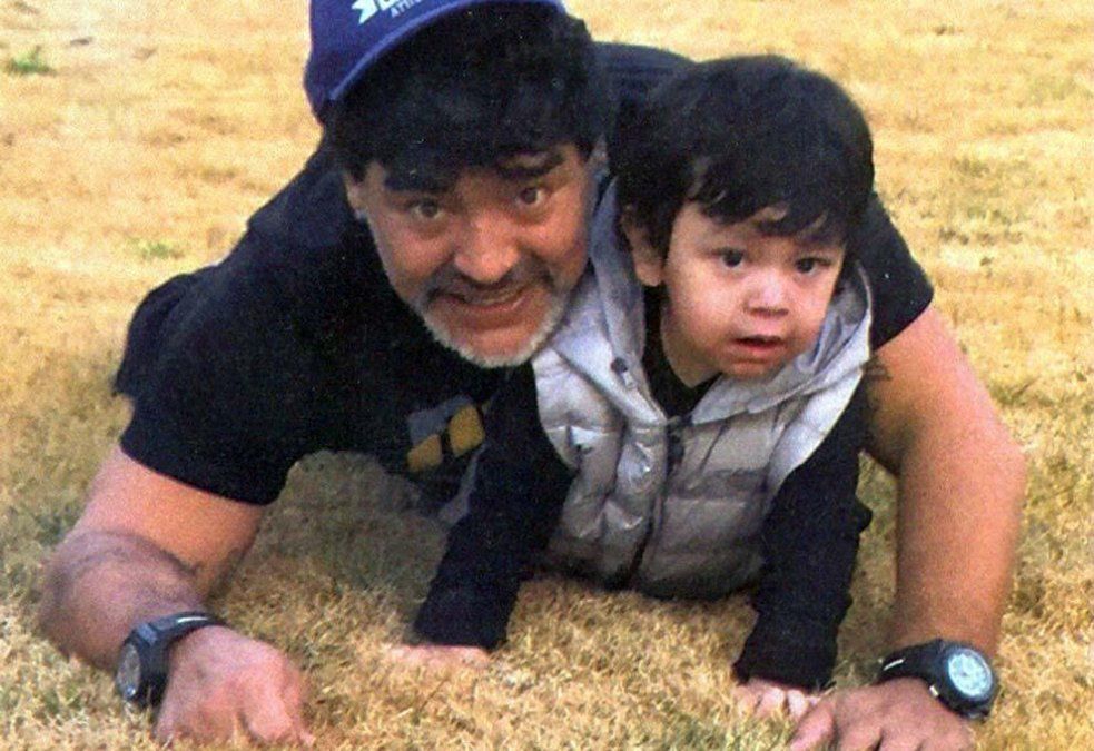 Polémica tras el reencuentro de Diego Maradona y Dieguito Fernando