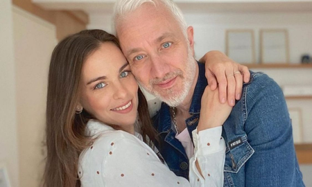 El periodista anunció la noticia en su cuenta de Instagram, donde publicó una imagen de la mano de su bebé sobre la suya y la de su pareja. El periodista anunció la noticia en su cuenta de Instagram, donde publicó una imagen de la mano de su bebé sobre la suya y la de su pareja.