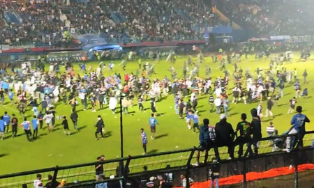 Al menos 129 personas murieron y 180 resultaron heridas en los disturbios producidos durante la disputa de un partido de fútbol en Indonesia.