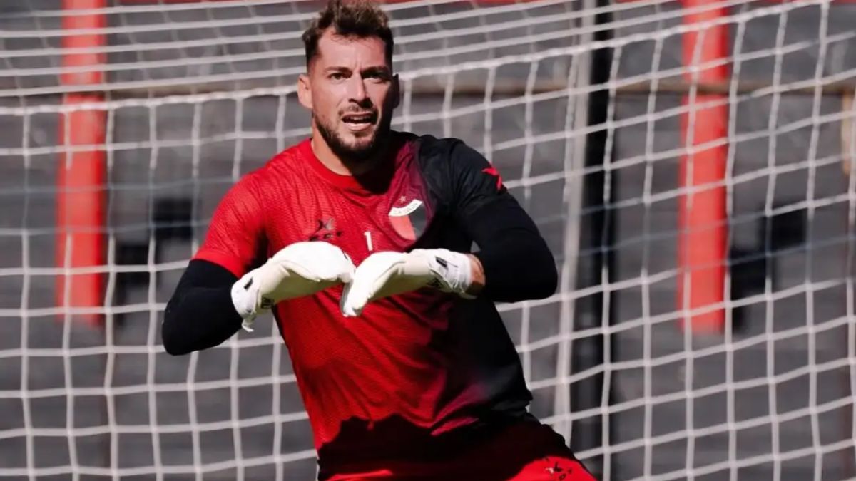 Ezequiel Medrán busca el equipo para recibir a Racing de Córdoba y la formación tendrá un cambio. ¿Quién será el arquero titular de Colón?