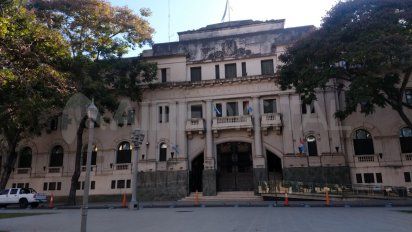 Confirmaron la prisión preventiva de un hombre que es investigado por delitos cometidos con armas de fuego en el barrio San Lorenzo de la ciudad de Santa Fe.