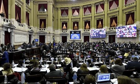 La Cámara de Diputados le dio media sanción al proyecto para modificar el calendario electoral y fue girado al Senado. La Cámara de Diputados le dio media sanción al proyecto para modificar el calendario electoral y fue girado al Senado.