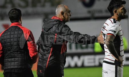 Iván Delfino mueve piezas por obligación y piensa un Colón diferente para enfrentar a Patronato. Iván Delfino mueve piezas por obligación y piensa un Colón diferente para enfrentar a Patronato.