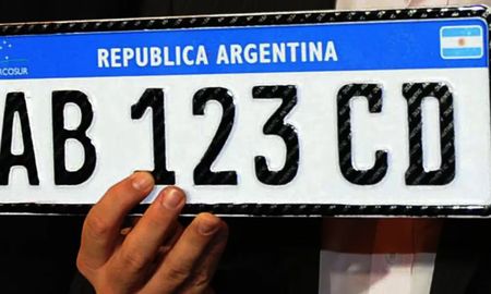Las intensas lluvias suelen ser la causa principal por la que las patentes se desprenden de los paragolpes durante la circulación. Las intensas lluvias suelen ser la causa principal por la que las patentes se desprenden de los paragolpes durante la circulación.