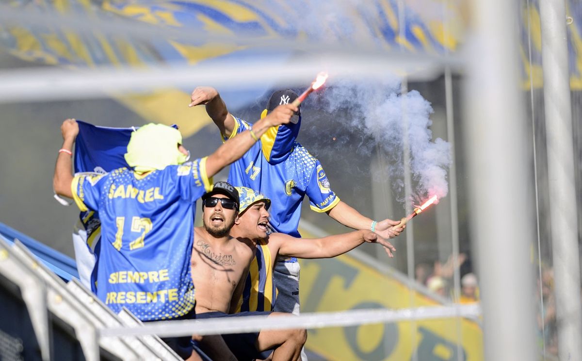 Pirotecnia en la tribuna de Rosario Central durante el partido contra Banfield. Pirotecnia en la tribuna de Rosario Central durante el partido contra Banfield.