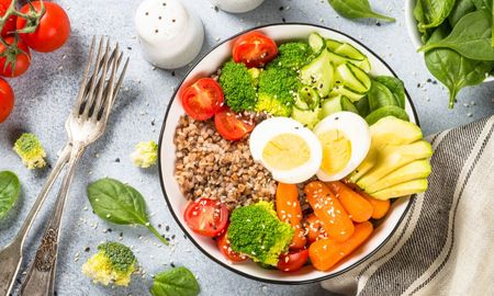 Kosher está basada en reglas religiosas, pero ganó popularidad por su cualidad saludable. Kosher está basada en reglas religiosas, pero ganó popularidad por su cualidad saludable.