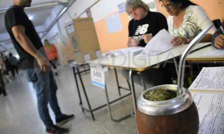 Los cargos nacionales se definirá el domingo 26 de octubre, pero antes habrá elecciones en varias provincias. Los cargos nacionales se definirá el domingo 26 de octubre, pero antes habrá elecciones en varias provincias.