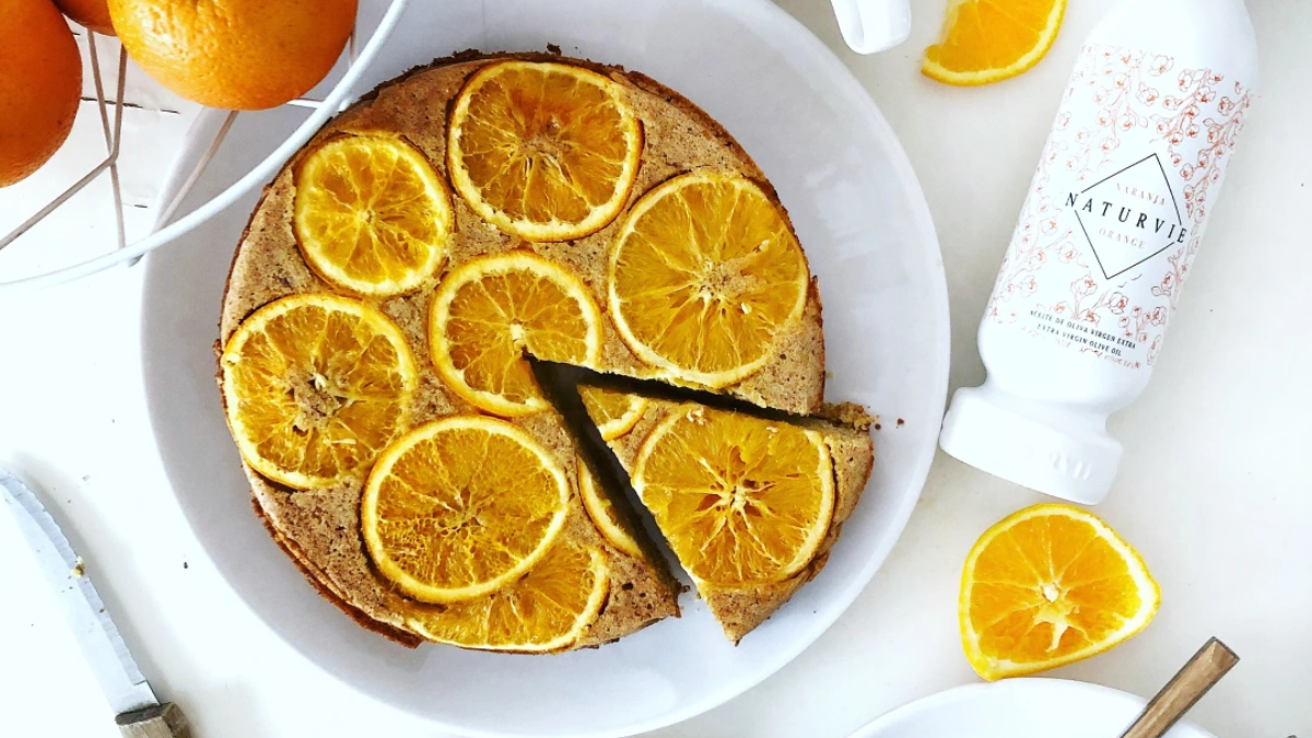 La tarta invertida de naranja es un postre delicioso que destaca por su combinación de sabores cítricos y dulces. La tarta invertida de naranja es un postre delicioso que destaca por su combinación de sabores cítricos y dulces.